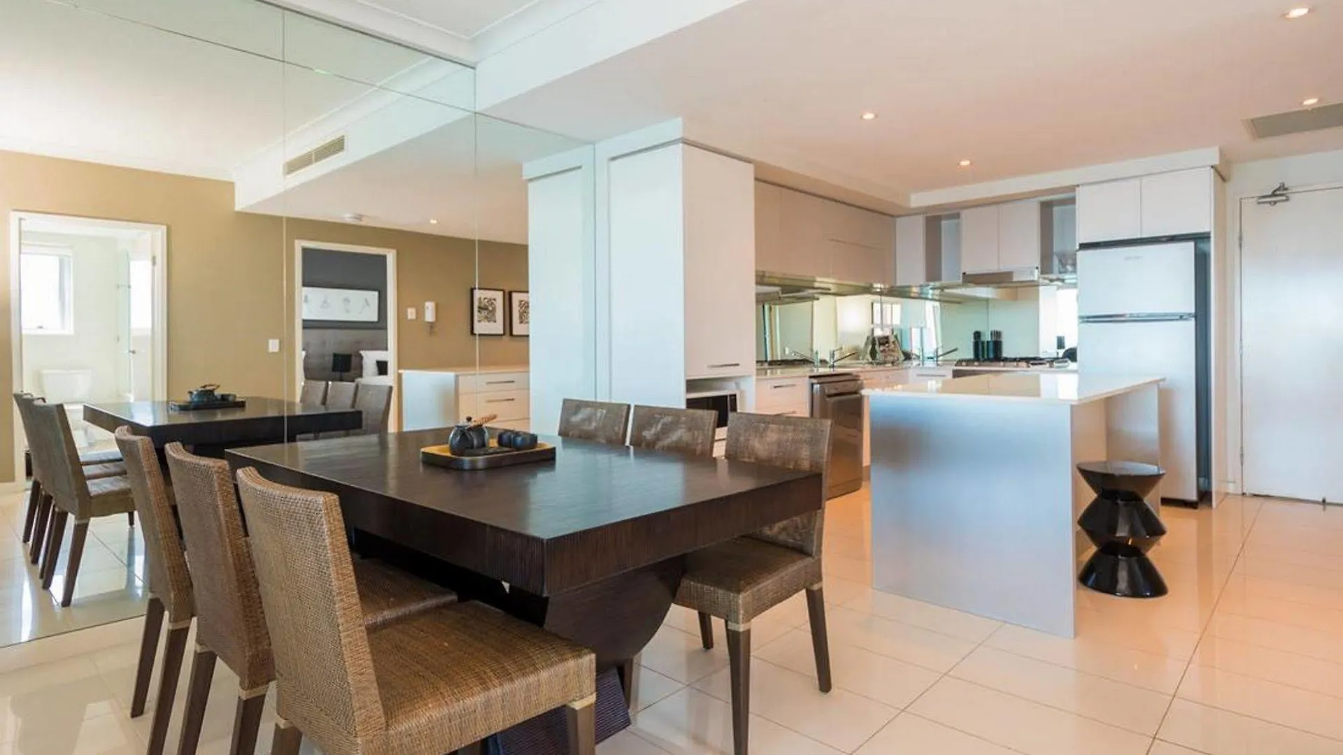 **** Aparthotel Silvershore Apartments On The Broadwater Gold Coast Australien