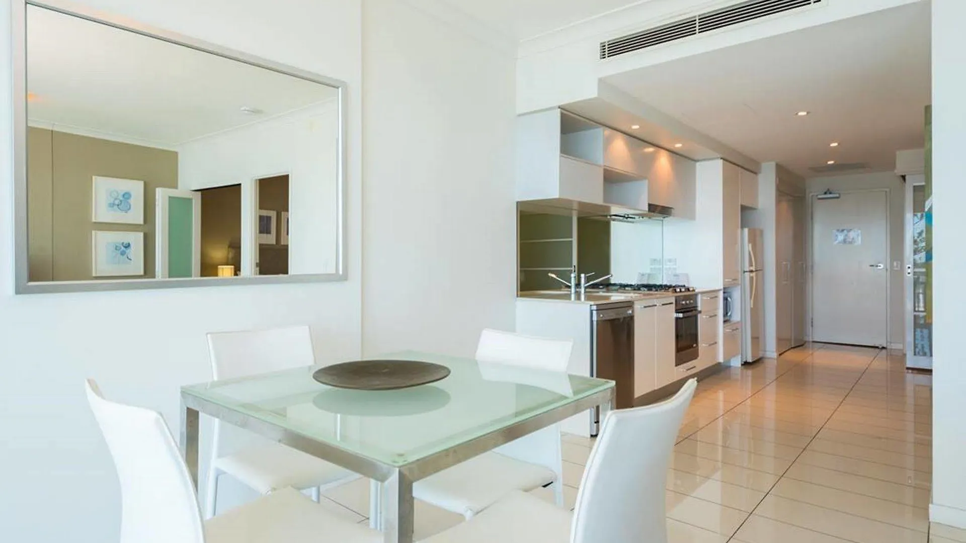 **** Aparthotel Silvershore Apartments On The Broadwater Gold Coast Australia