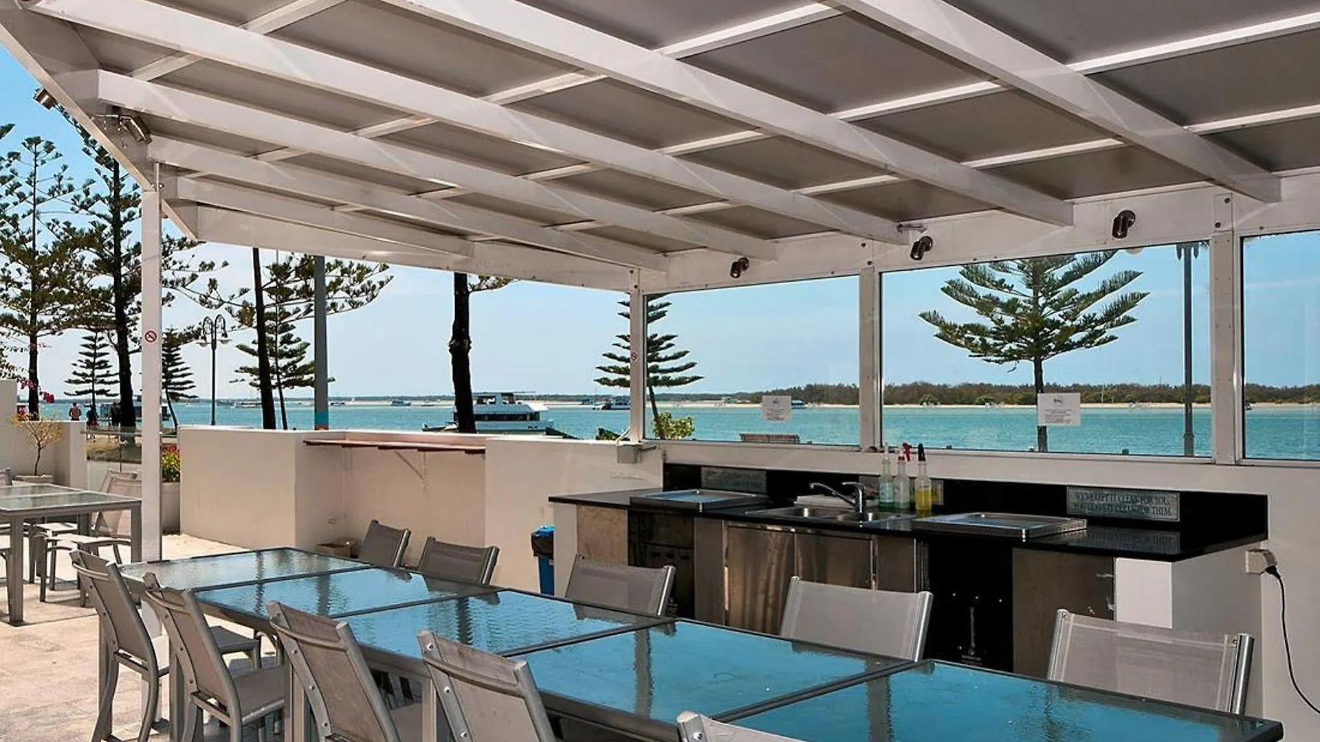 Silvershore Apartments On The Broadwater Gold Coast